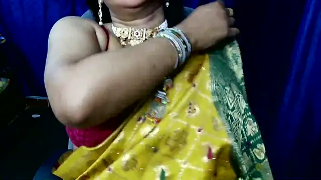 Snapshot of QUEEN_SAKHI- chatting on April 10, 2026, 5:14 am QUEEN SAKHI- online show from April 10, 2026, 5:14 am