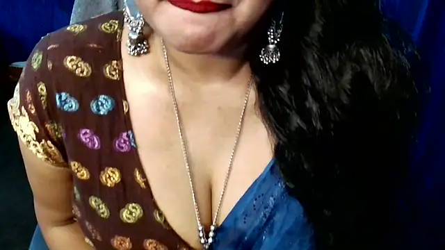 Snapshot of QUEEN_SAKHI- chatting on April 15, 2026, 8:42 am QUEEN SAKHI- online show from April 15, 2026, 8:42 am
