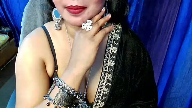 Snapshot of QUEEN_SAKHI- chatting on April 8, 2026, 9:33 am QUEEN SAKHI- online show from April 8, 2026, 9:33 am