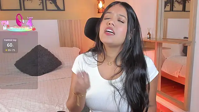 Snapshot of Camila_Bustamante chatting on September 24, 2025, 3:29 pm Camila Bustamante online show from September 24, 2025, 3:29 pm