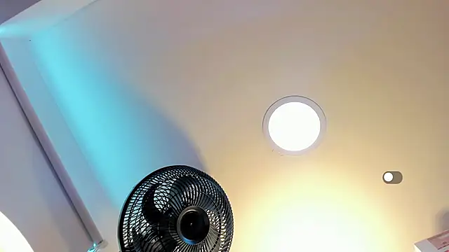 samantamilk6 online show from November 9, 2025, 6:01 pm