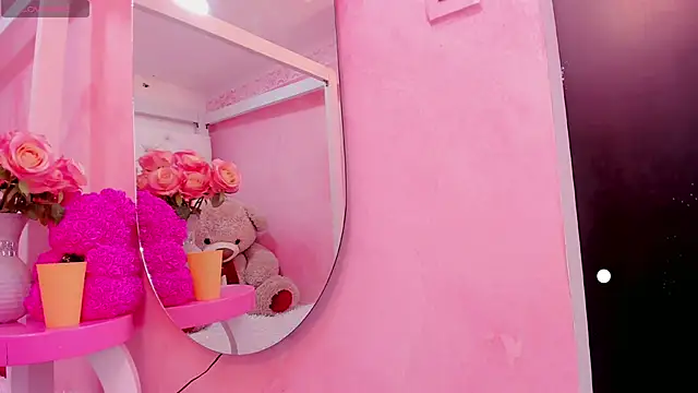 samantamilk6 online show from October 19, 2025, 5:16 pm