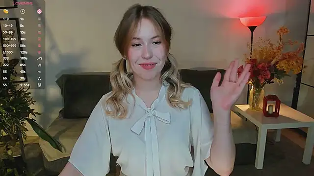 LanaRoselle online show from November 8, 2025, 9:29 pm