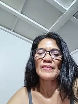 Snapshot of ImYourWoman_55 chatting on June 20, 2026, 3:33 am ImYourWoman 55 online show from June 20, 2026, 3:33 am