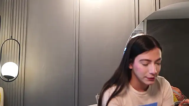 Ariaa Isabell online show from March 12, 2026, 6:34 pm