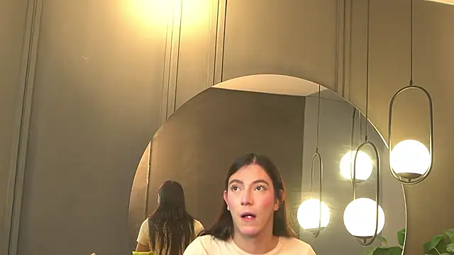 Ariaa Isabell online show from April 8, 2026, 6:53 pm