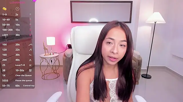 Snapshot of July_Adams chatting on October 1, 2025, 3:33 am July Adams online show from October 1, 2025, 3:33 am