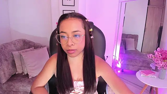 Snapshot of July_Adams chatting on November 13, 2025, 4:05 am July Adams online show from November 13, 2025, 4:05 am