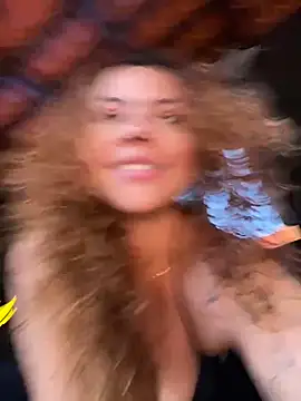 Snapshot of Chloe_Leaozinho chatting on October 11, 2025, 6:20 pm Chloe Leaozinho online show from October 11, 2025, 6:20 pm