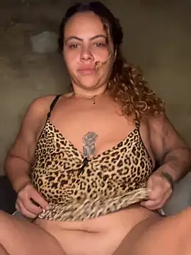 Snapshot of Chloe_Leaozinho chatting on May 19, 2026, 5:36 am Chloe Leaozinho online show from May 19, 2026, 5:36 am