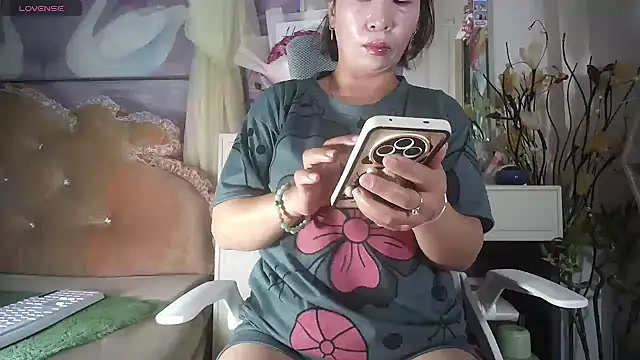 Snapshot of lyly_asian chatting on March 17, 2026, 12:13 am lyly asian online show from March 17, 2026, 12:13 am