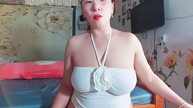 Snapshot of lyly_asian chatting on April 22, 2026, 5:09 pm lyly asian online show from April 22, 2026, 5:09 pm