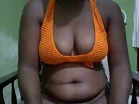 Snapshot of Ntshire chatting on October 19, 2025, 12:46 am Ntshire online show from October 19, 2025, 12:46 am