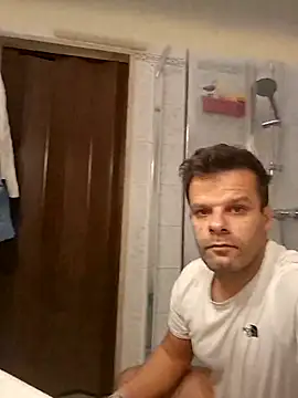 Snapshot of FROCETTO93 chatting on November 9, 2025, 4:33 pm FROCETTO93 online show from November 9, 2025, 4:33 pm