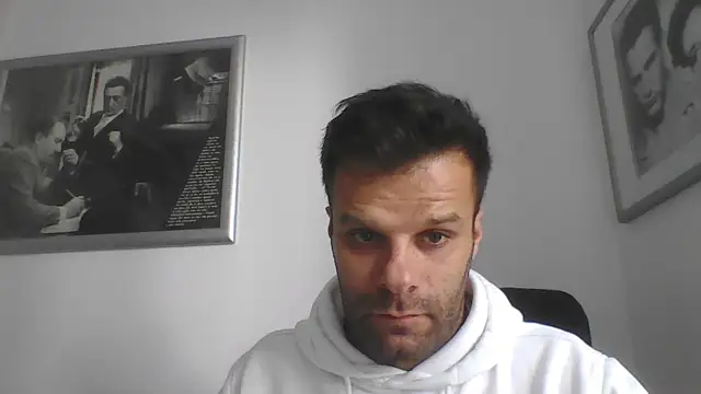 Snapshot of FROCETTO93 chatting on October 29, 2025, 1:43 pm FROCETTO93 online show from October 29, 2025, 1:43 pm