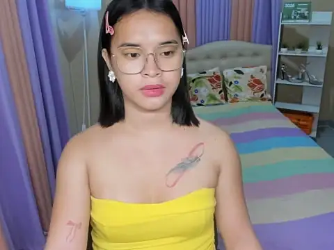 Snapshot of SeductiveAppleTS chatting on May 19, 2026, 5:36 am SeductiveAppleTS online show from May 19, 2026, 5:36 am