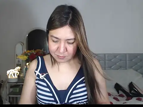 Snapshot of stellahugeX chatting on December 5, 2025, 10:03 am stellahugeX online show from December 5, 2025, 10:03 am