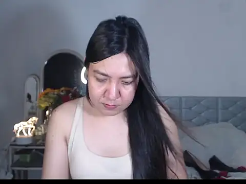 Snapshot of stellahugeX chatting on October 6, 2025, 4:24 am stellahugeX online show from October 6, 2025, 4:24 am