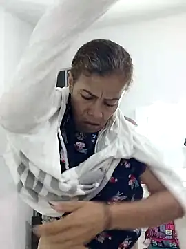 Snapshot of Merybeks chatting on November 6, 2025, 10:30 am Merybeks online show from November 6, 2025, 10:30 am