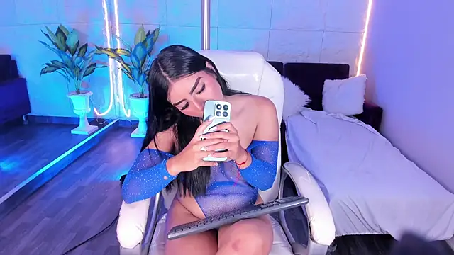 LovelyEyesx online show from November 4, 2025, 5:17 pm