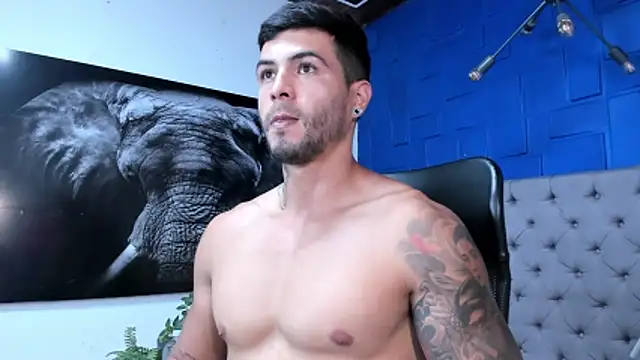 andres-clark92 online show from November 19, 2025, 5:35 pm