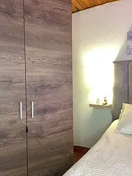 juliana-mancini online show from September 10, 2025, 5:12 pm