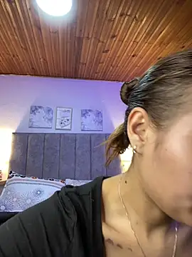 juliana-mancini online show from October 24, 2025, 5:12 pm