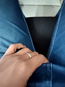 ddllrr224 online show from November 10, 2025, 7:02 am