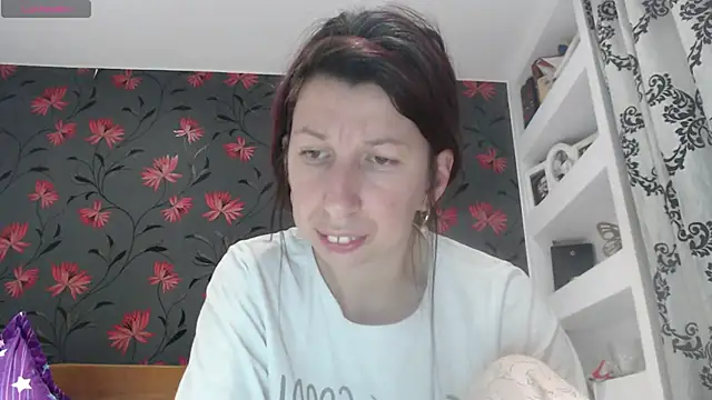 Snapshot of RosieHayes chatting on April 4, 2026, 7:31 pm RosieHayes online show from April 4, 2026, 7:31 pm