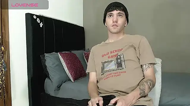 Matteo12  online show from March 2, 2026, 9:00 pm