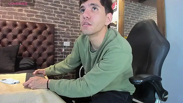 Matteo12  online show from October 24, 2025, 3:49 am