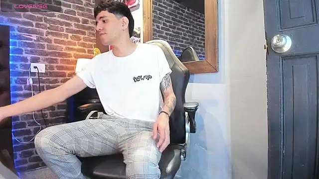 Matteo12  online show from October 6, 2025, 2:46 am