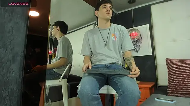 Matteo12  online show from September 24, 2025, 3:57 am