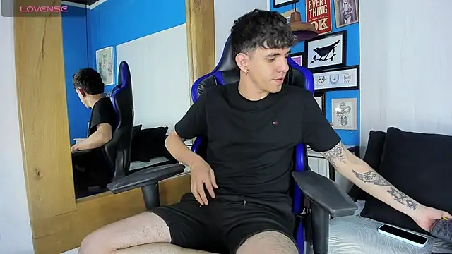 Matteo12  online show from September 15, 2025, 5:13 pm