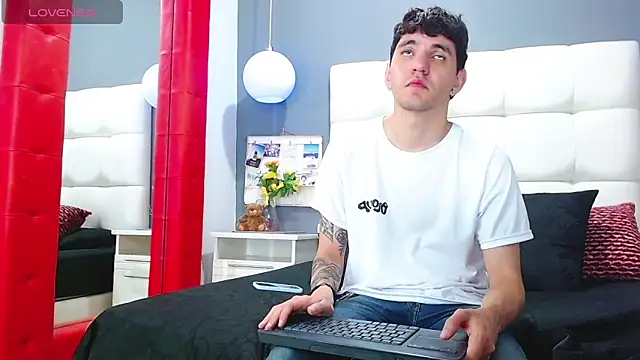 Matteo12  online show from October 30, 2025, 3:05 am