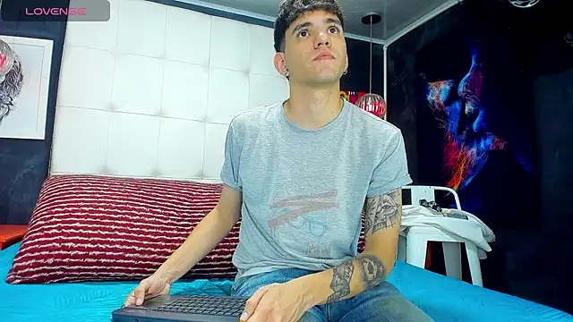 Matteo12  online show from September 11, 2025, 3:06 am