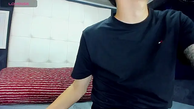 Matteo12  online show from September 15, 2025, 5:08 am