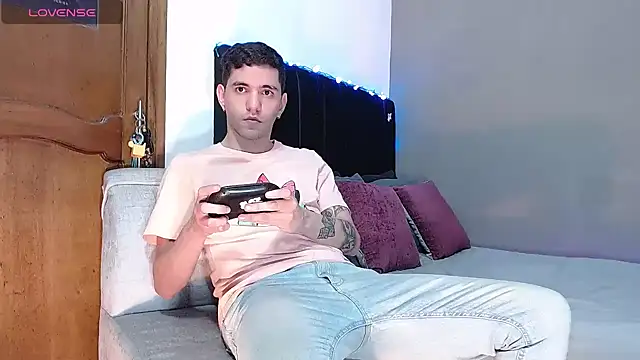 Matteo12  online show from January 8, 2026, 4:29 am