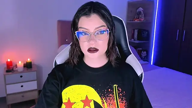 OphelianaRose33 online show from October 17, 2025, 7:48 pm