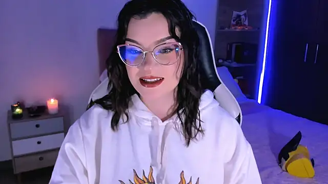 OphelianaRose33 online show from October 3, 2025, 10:55 pm