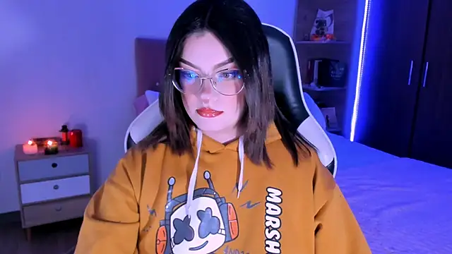 OphelianaRose33 online show from November 22, 2025, 10:52 pm