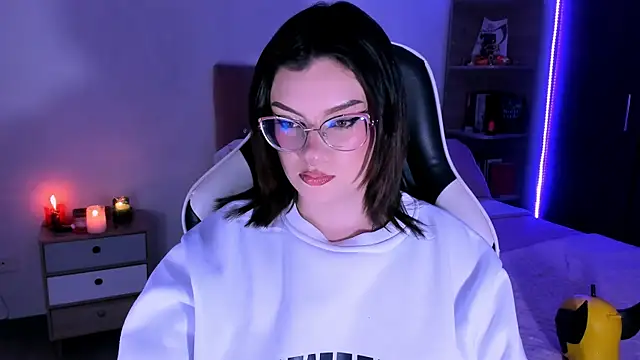 OphelianaRose33 online show from October 27, 2025, 10:54 pm