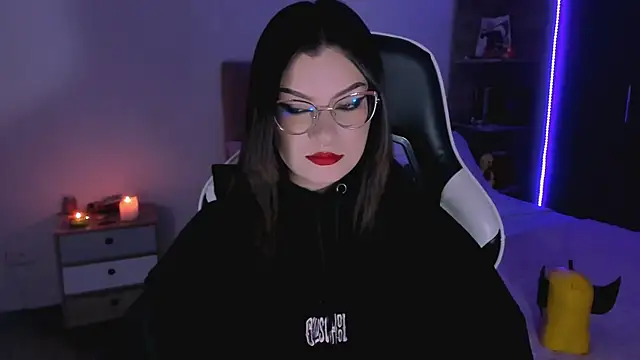 OphelianaRose33 online show from October 9, 2025, 9:37 pm