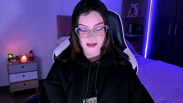 OphelianaRose33 online show from October 30, 2025, 10:50 pm