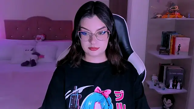 OphelianaRose33 online show from December 19, 2025, 10:23 pm