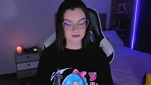 OphelianaRose33 online show from October 6, 2025, 8:09 pm