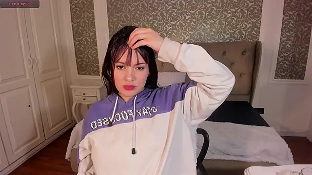 Snapshot of Jolie_price chatting on December 5, 2025, 3:27 am Jolie price online show from December 5, 2025, 3:27 am