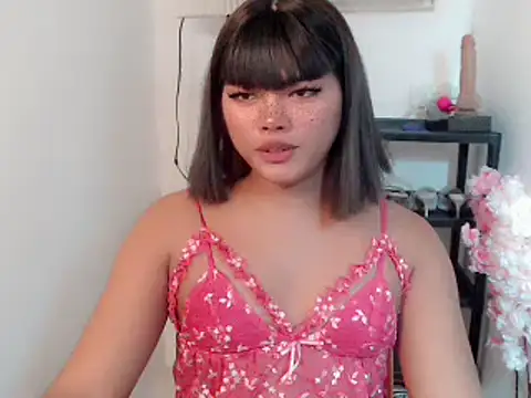 Snapshot of FROXXX21 chatting on June 6, 2026, 5:18 pm FROXXX21 online show from June 6, 2026, 5:18 pm