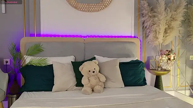 LanaElise online show from November 16, 2025, 5:12 am