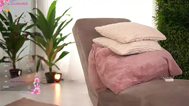 FreyaHeart online show from November 12, 2025, 7:12 am